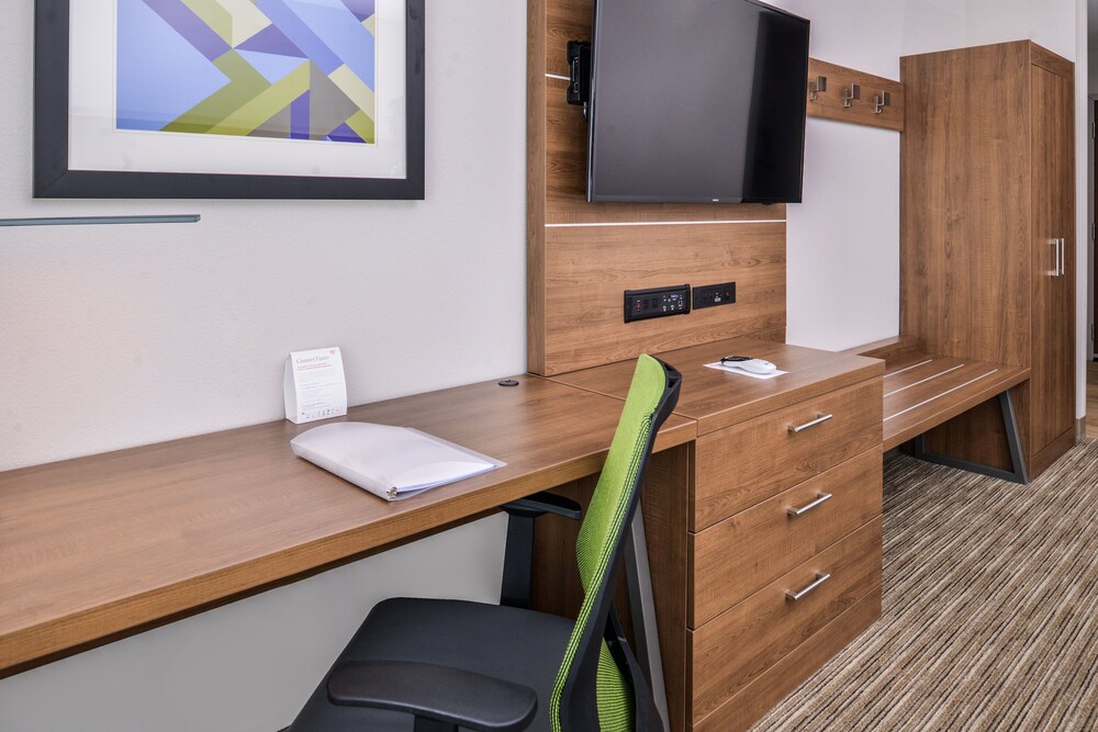 Holiday Inn Express & Suites Siloam Springs by IHG - photo 3