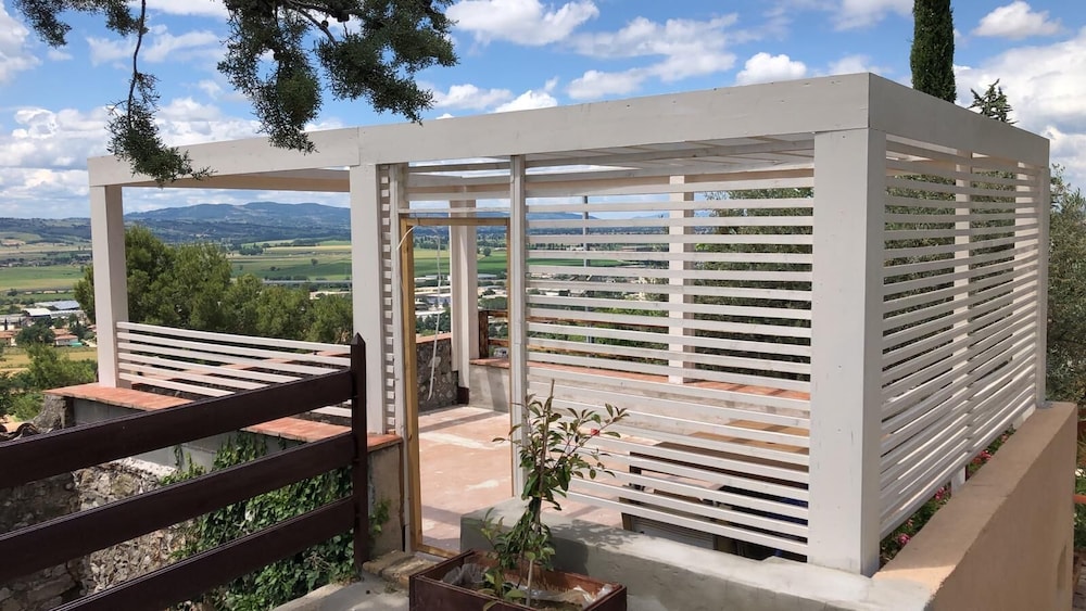 House Near Assisi Perfect For Holidays With Animals 15826669 — Trevi