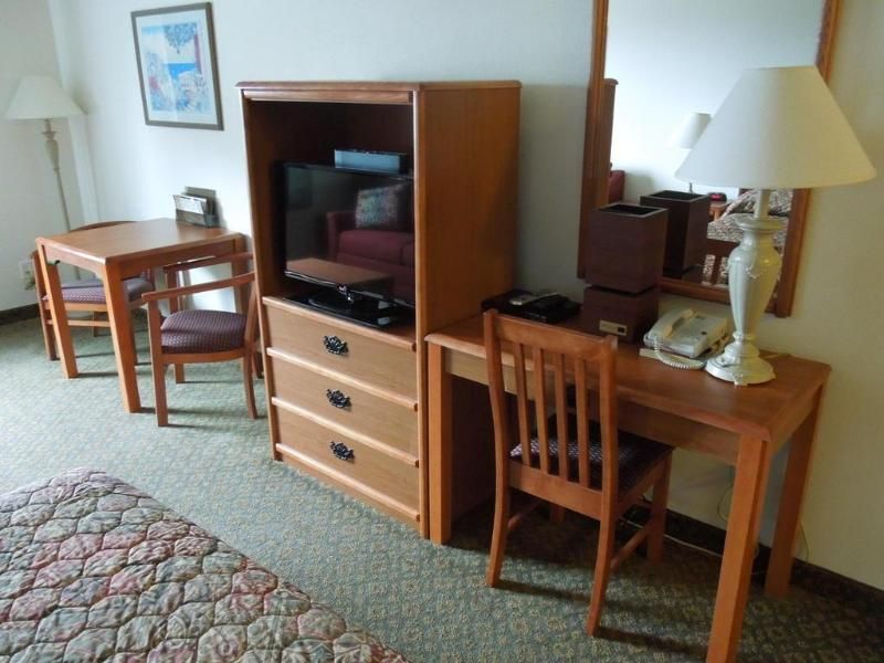 Paradise Inn and Suites - photo 16