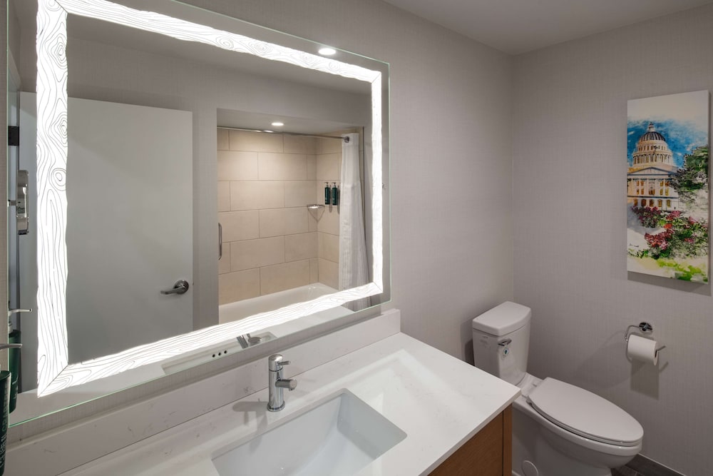 DoubleTree By Hilton Sacramento - photo 20