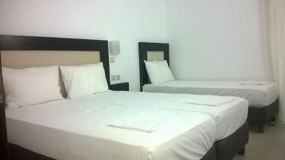 Hotel Dellis in Kamena Vourla, Greece