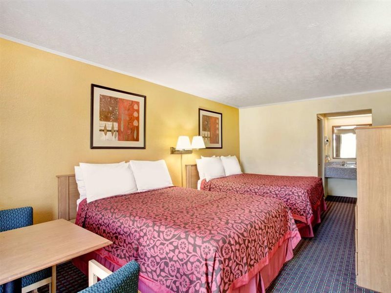 Days Inn by Wyndham Knoxville West - photo 3