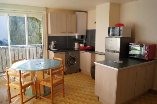 Lara 4 T2 Spacieux Parking Pres Centre Port Ile Des Loisirs Plage Richelieu in Cap Dagde, France