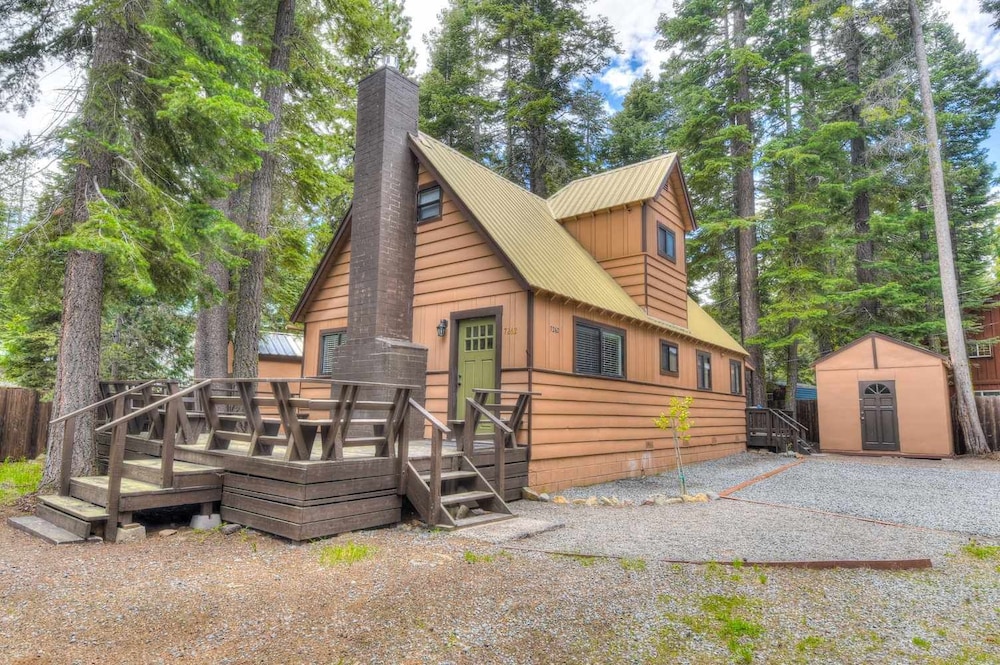 Moose Manor With BBQ Near Tahoe Hiking — hotel in Tahoma