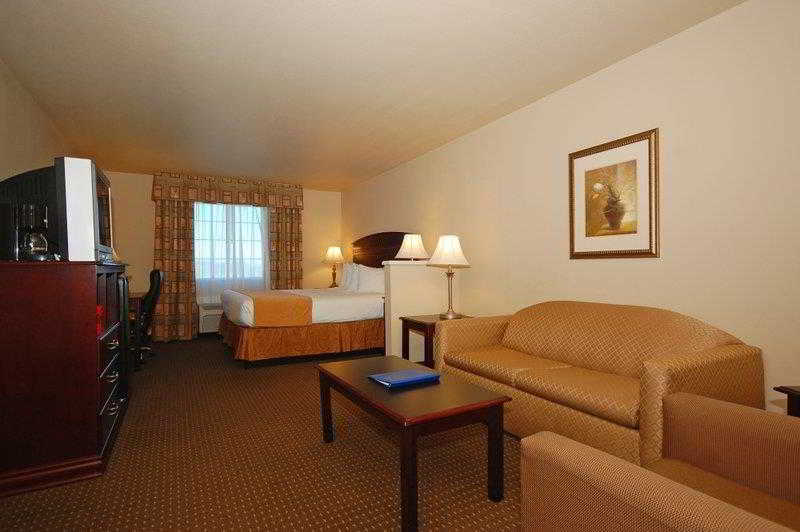 Franklin Inn & Suites - photo 8