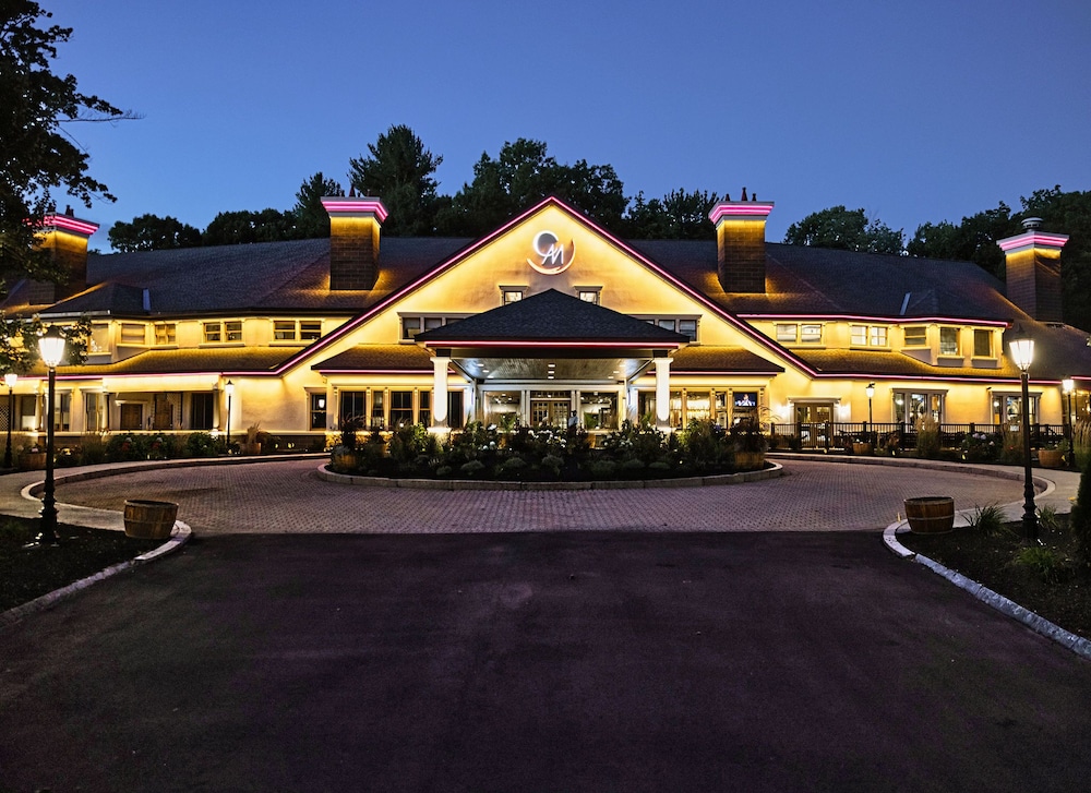 The Stonehedge Hotel and Spa — 4-Star Luxury Hotel in Tyngsboro, United States