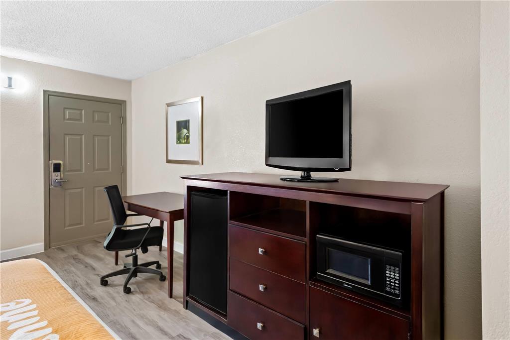 Days Inn by Wyndham Petersburg South Fort Lee - photo 25