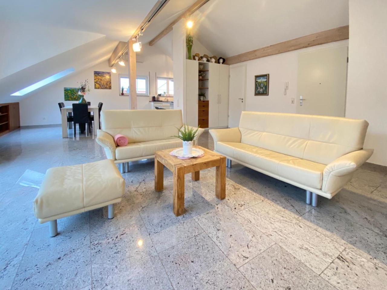 4 Zimmer Apartment 125 Qm Ruhig Und Zentrumsnah Max 5 Pers Dachterasse Garage 1000 Mbit — 4-Star Luxury Hotel in Boeblingen, Germany