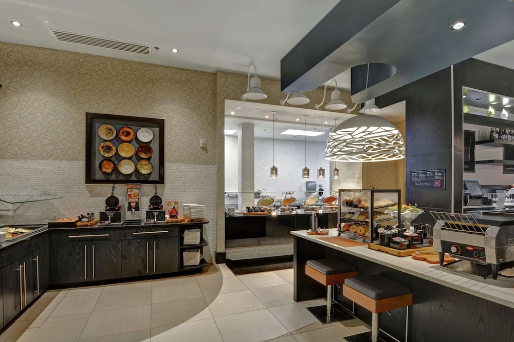 Hilton Garden Inn Raleigh Crabtree Valley - photo 42