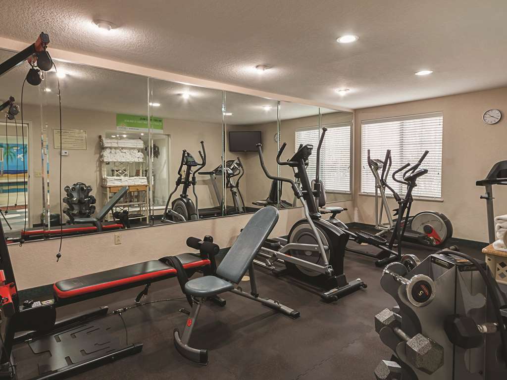 La Quinta Inn & Suites by Wyndham Kingwood Houston IAH Airpt - photo 12
