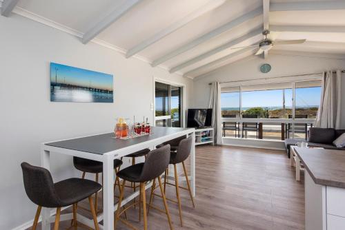 Sunset View Ocean Views - carbon neutral hotel in Unknown City