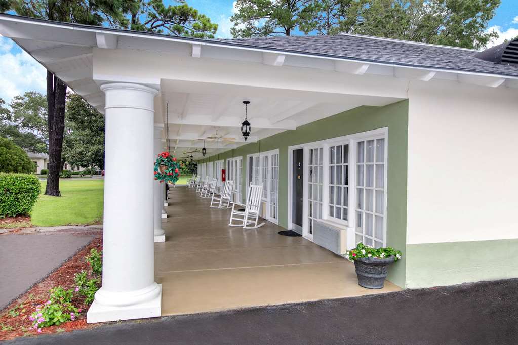 Days Inn by Wyndham Natchez - photo 2