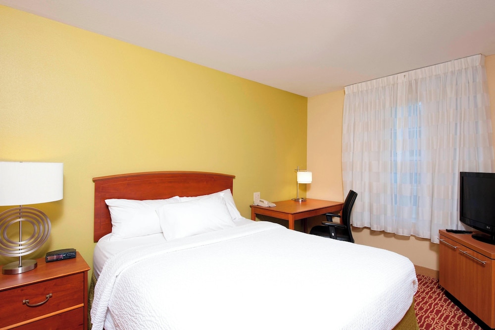 MainStay Suites Bloomington near University - photo 8