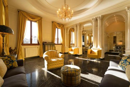 Ca' De Le Colonne Luxury Grand Canal View — 4-Star Luxury Hotel in Venice, Italy