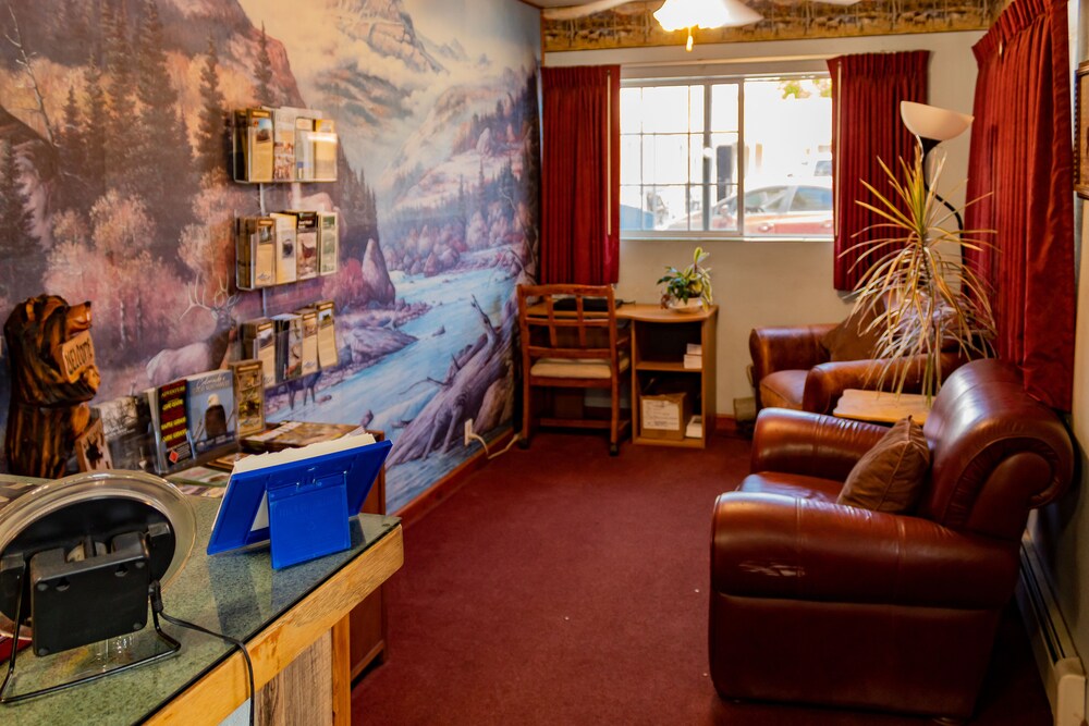 Elk Run Inn - photo 3