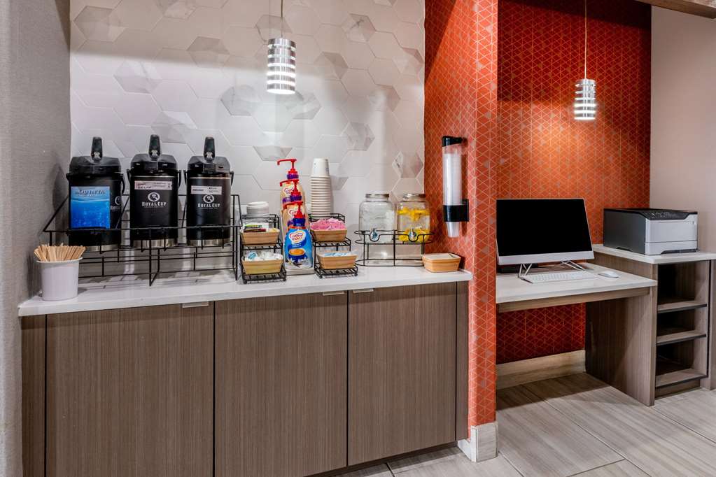 La Quinta Inn & Suites by Wyndham Santa Rosa - photo 27