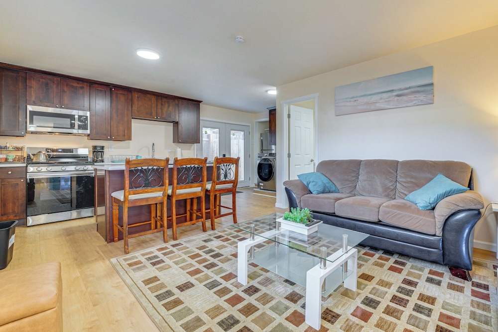 4 Mi to Dash Point State Park: Peaceful Retreat — hotel in Federal Way