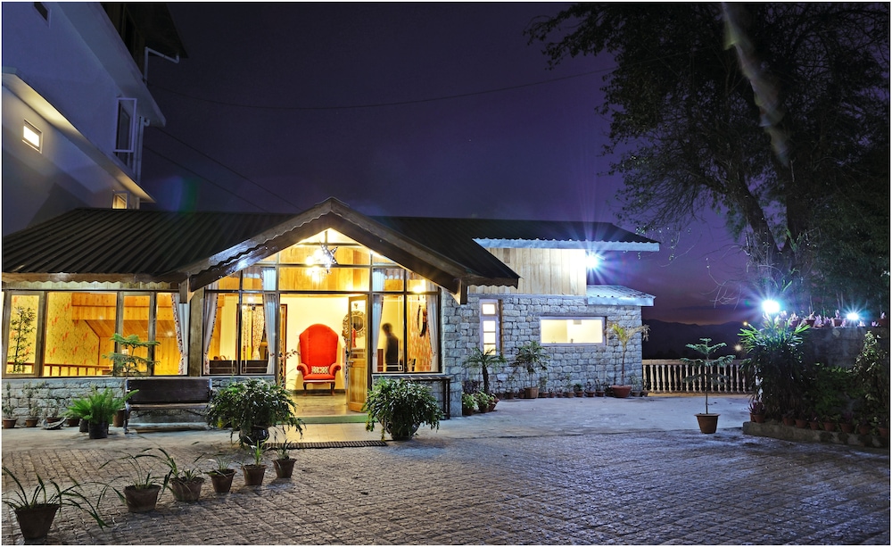 Summit Namnang Courtyard & Spa - carbon neutral hotel in Gangtok