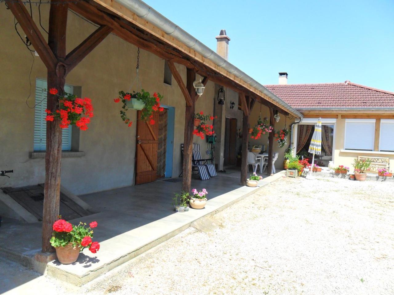 Aux Cadollines — hotel in Romenay
