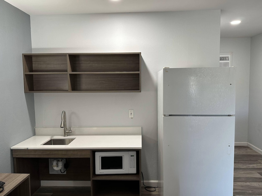 Suburban Studios Newport News Hampton - photo 15