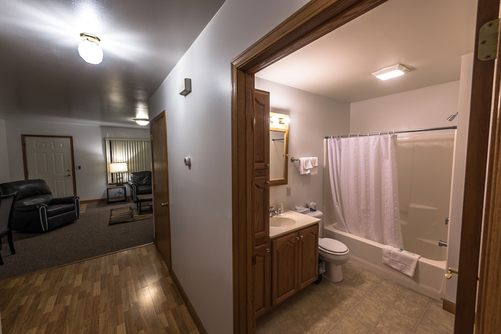 Draft Horse Inn and Suites - photo 12