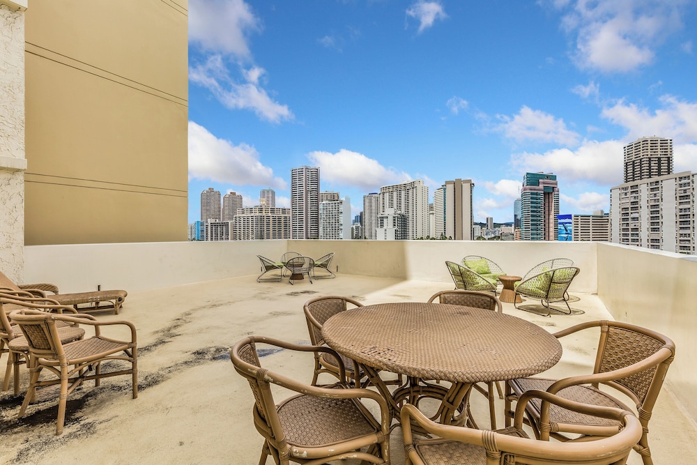 Luana Waikiki Hotel & Suites - photo 107