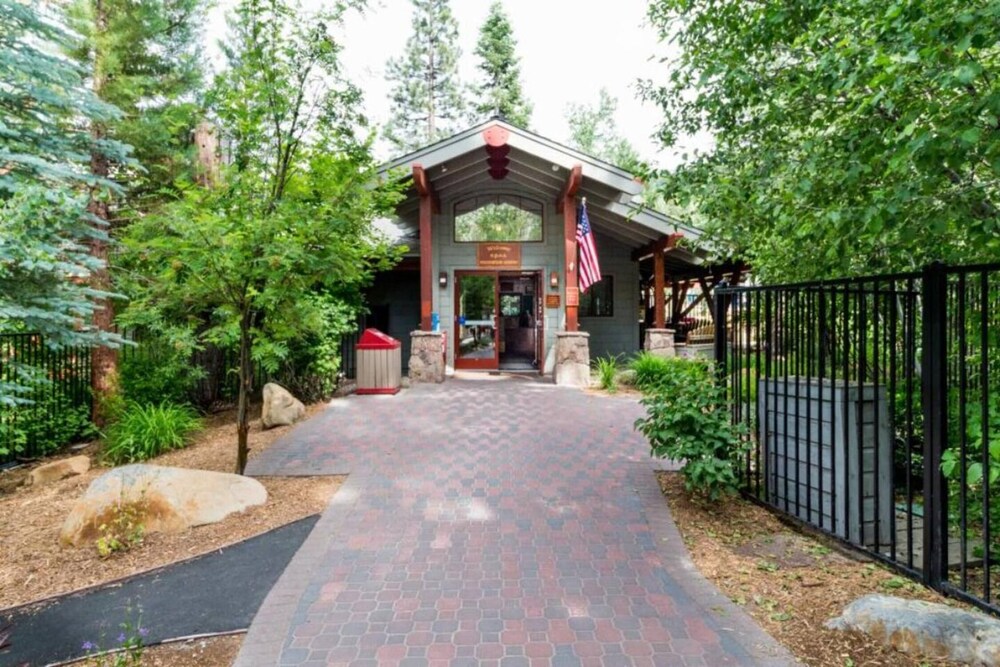 Sockeye by Avantstay Modern 2 BR Condo w Access to Northstar Resort Community - photo 31