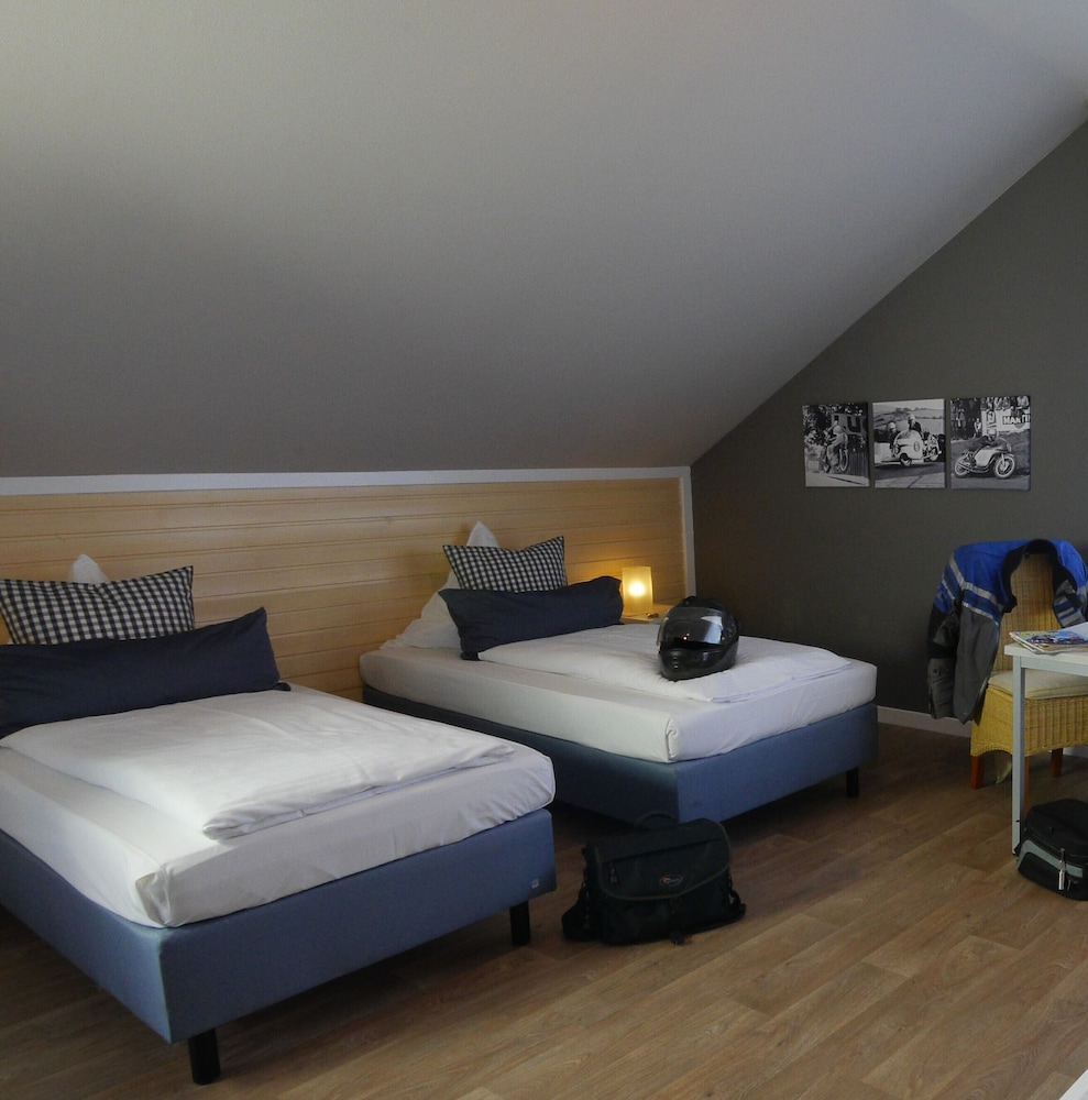 Hotel & Restaurant Hüllen — Adenau — photo 3