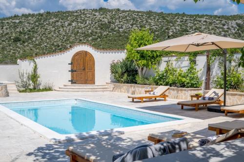 Villa Little Paradise with a private pool 4 bedrooms 2 living areas 3km from the beach in Marina — 4-Star Luxury Hotel in Marina, Croatia