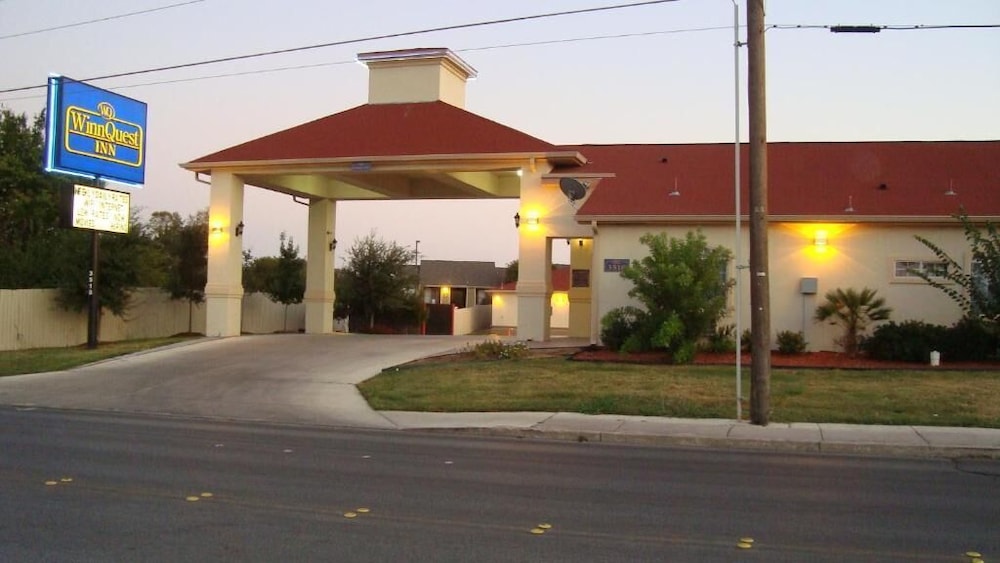 Winnquest Inn Near Ft. Sam Houston - photo 40