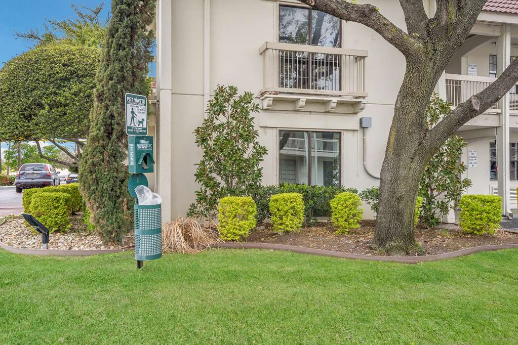 Motel 6 Dallas TX Market Center - photo 10