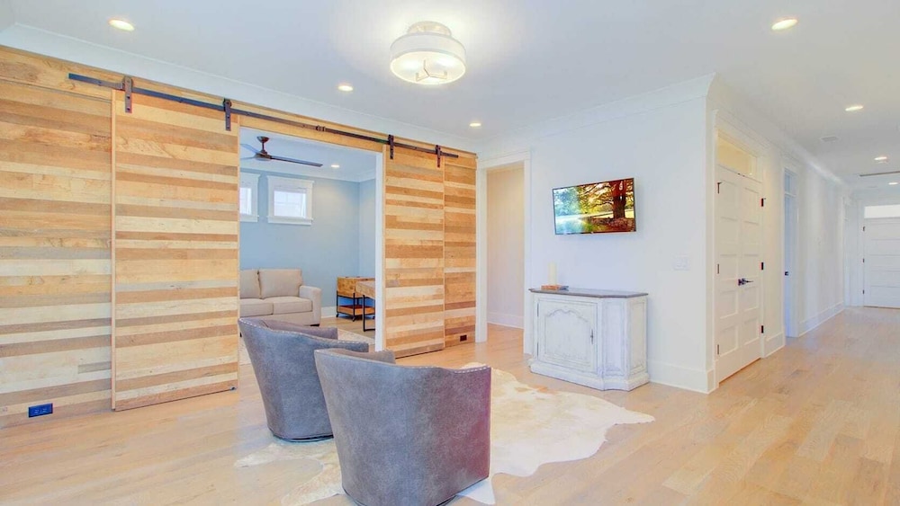 311 Carolina by Avantstay Rooftop Ocean Views w Pool in Isle Of Palms, United States