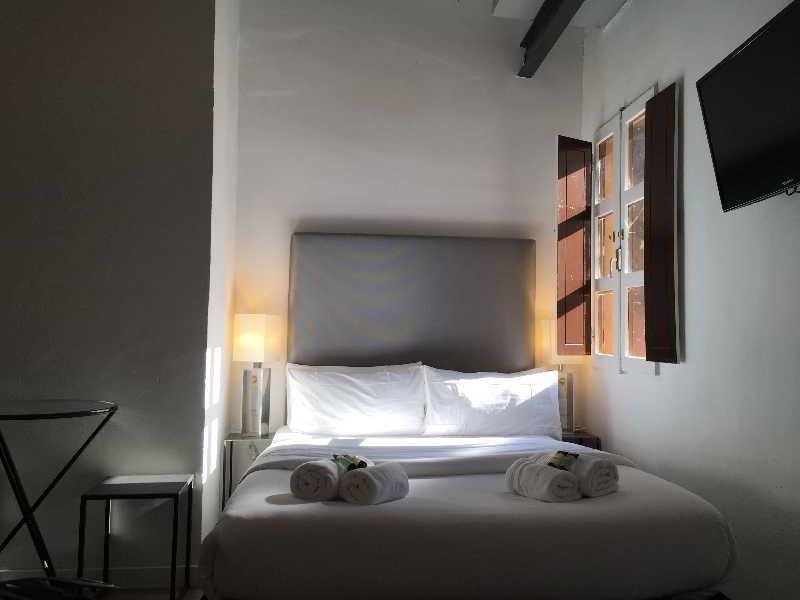 No 5 The Streets Apartments — 4-Star Luxury Hotel in Ciutat Vella, Spain