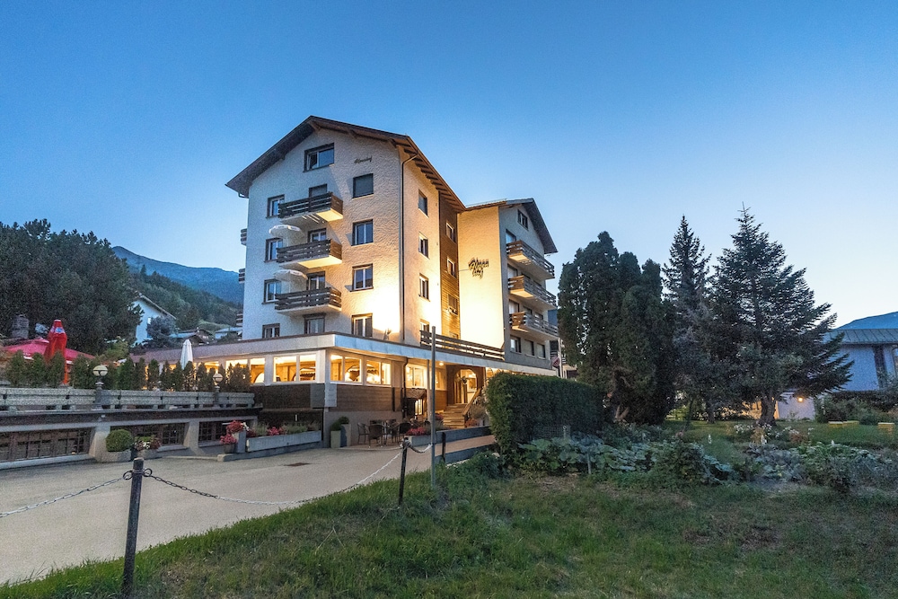 Hotel Alpenhof - carbon neutral hotel in Raron