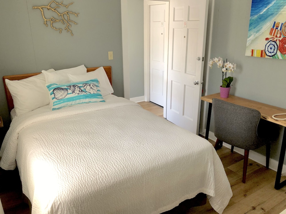 Hyannis Inn - photo 6