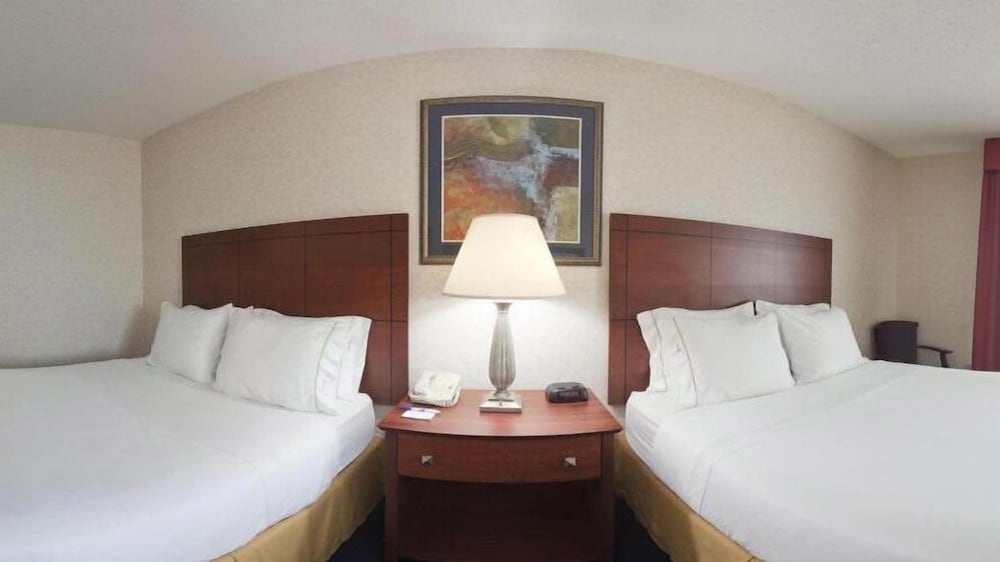 Holiday Inn Express Deforest - photo 14
