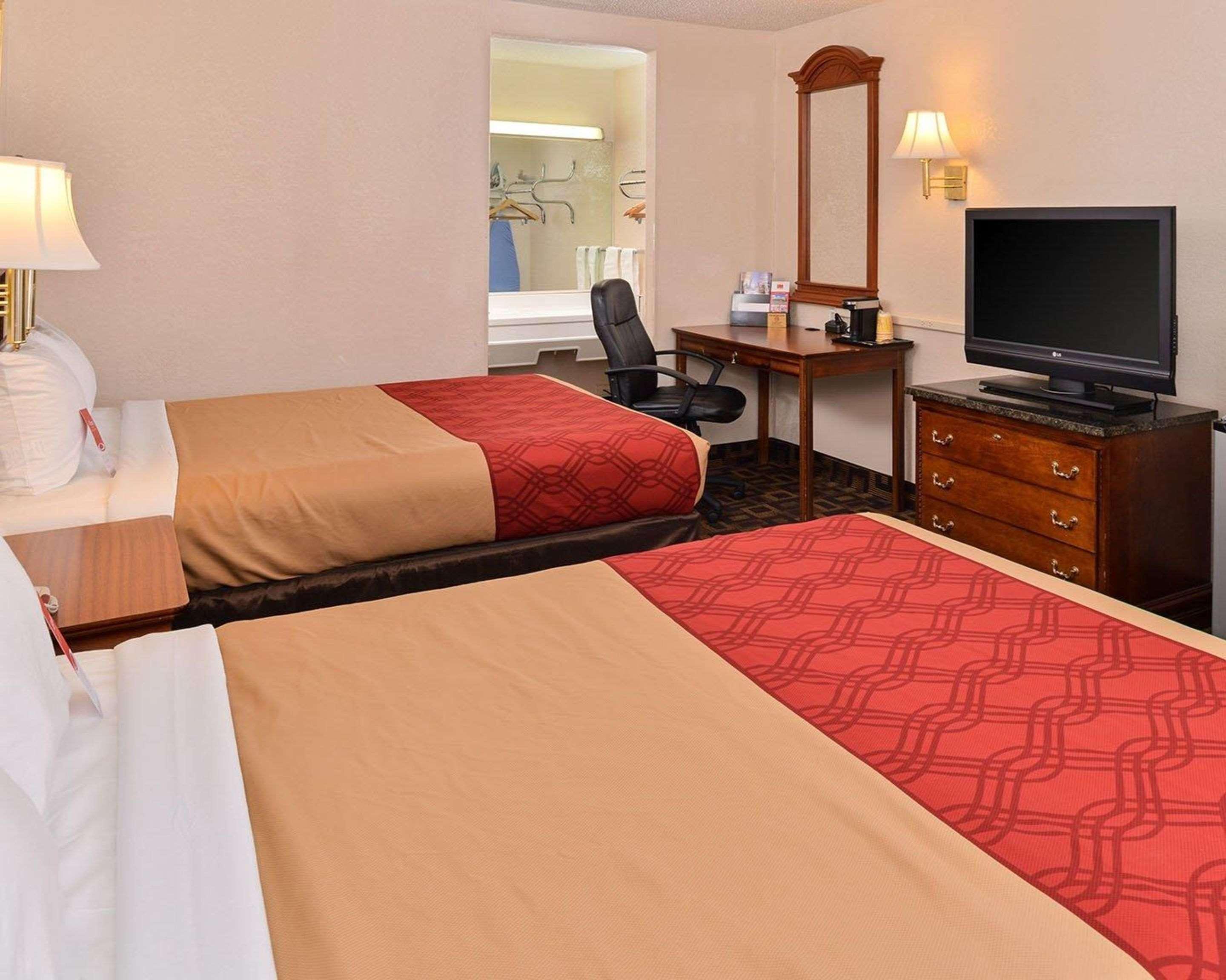 Econo Lodge Bellmawr - photo 15
