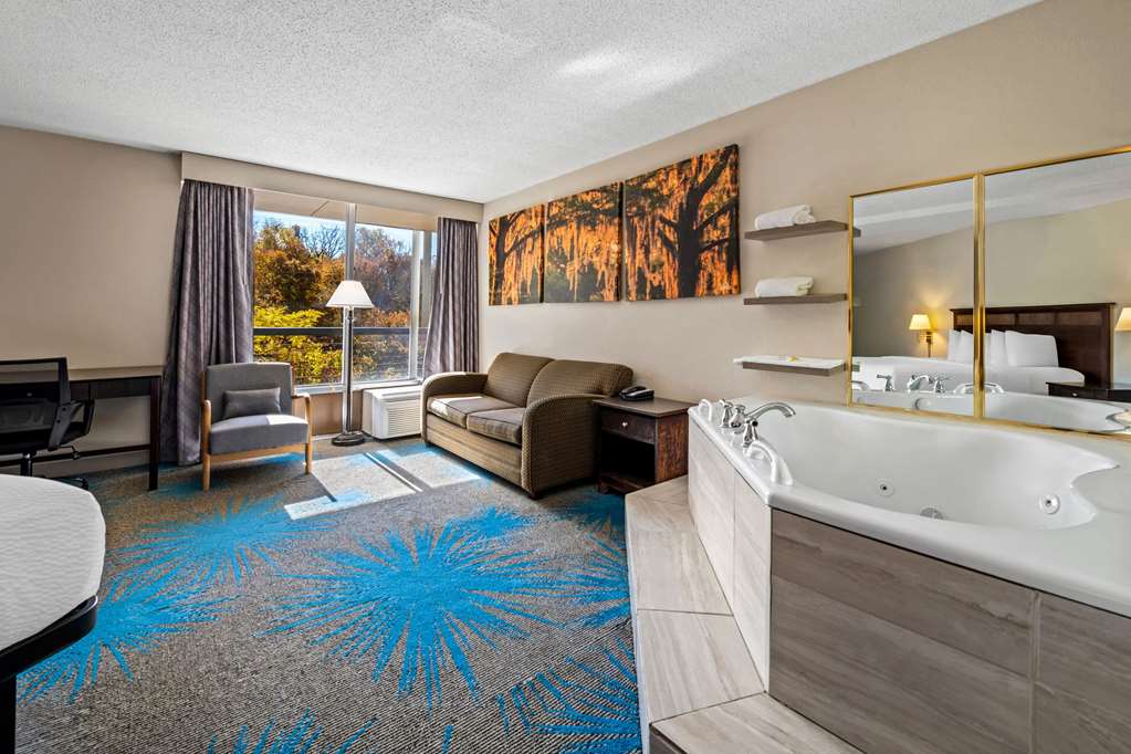 Days Inn by Wyndham Dubuque - photo 24