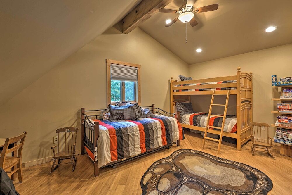 2 Mi to Beech Mtn Resort: Cabin w Deck & Grill - photo 7