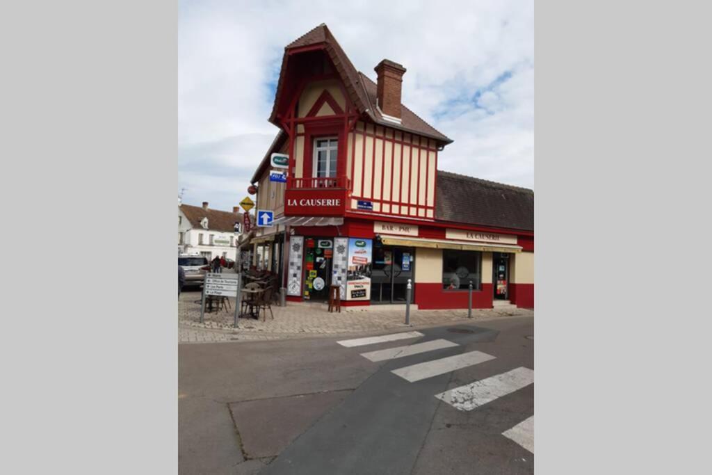La Causerie in Courseulles-Sur-Mer, France