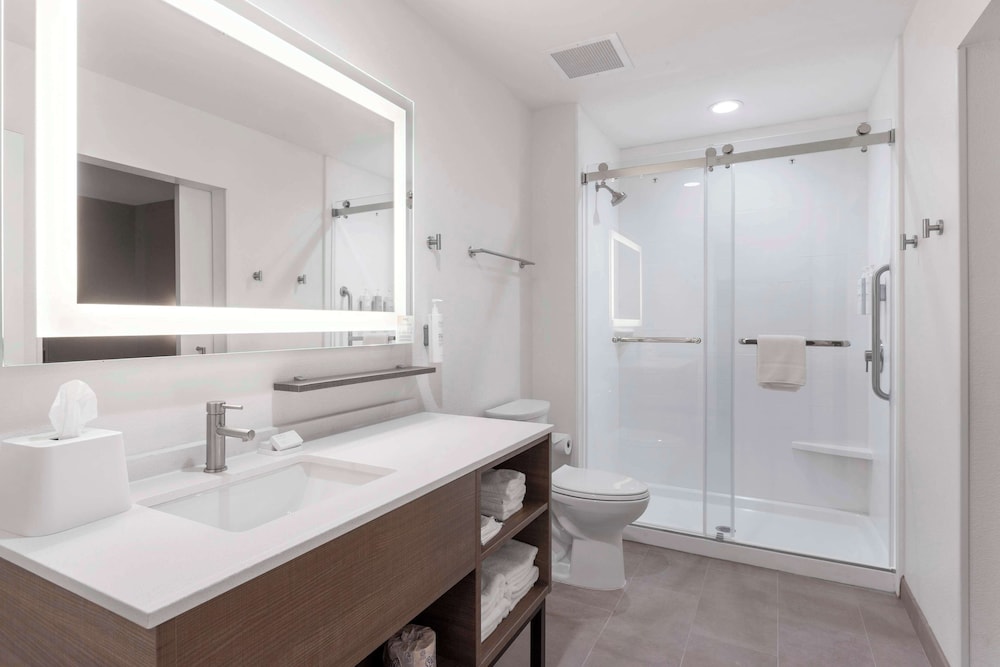 Home2 Suites By Hilton Lake Jackson - photo 11