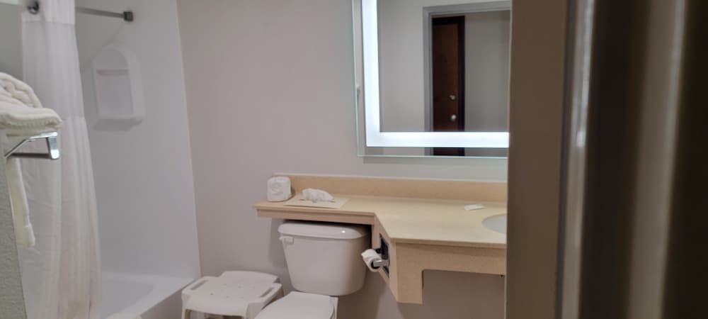 Suburban Studios Kearney NE - photo 24