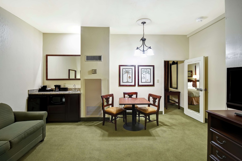 Embassy Suites by Hilton Charleston Historic District - photo 22