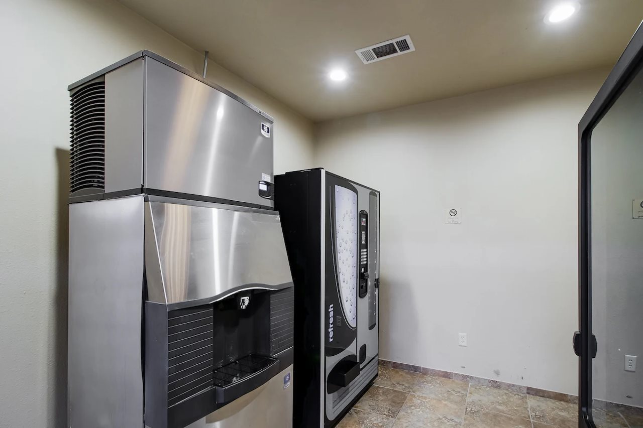 OYO Pinewood Inn & Suites Silsbee - photo 75