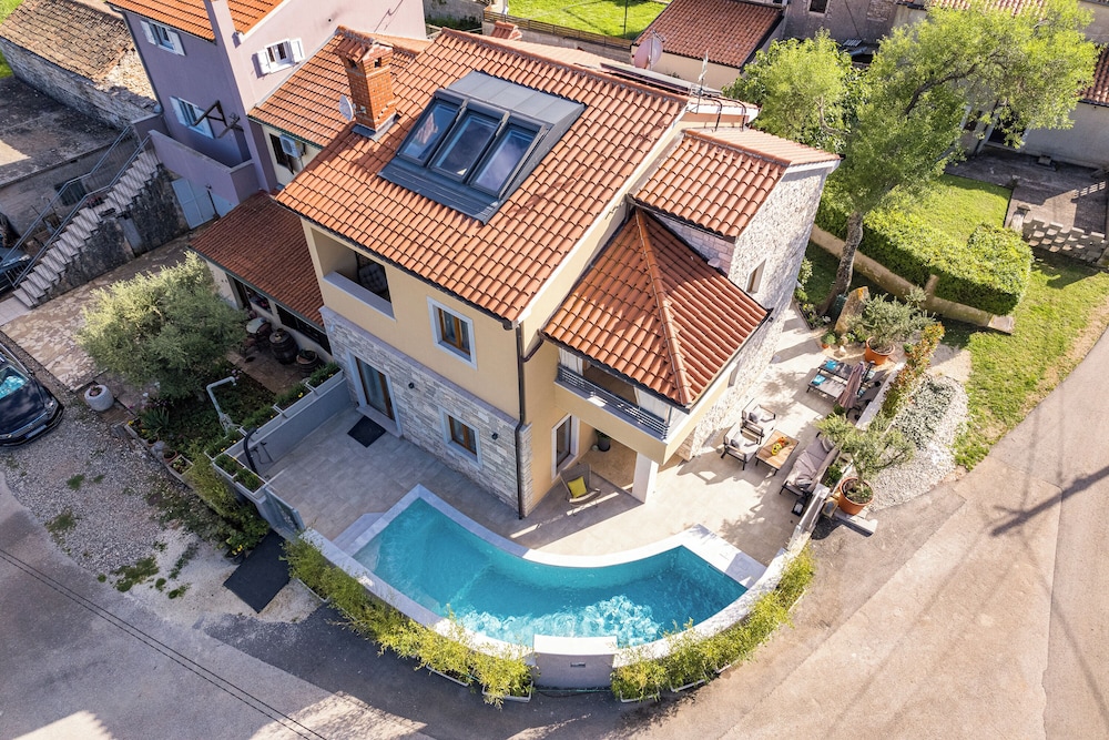 Casa Dika Pool & Lounge Happy Rentals — 4-Star Luxury Hotel in Barban, Croatia