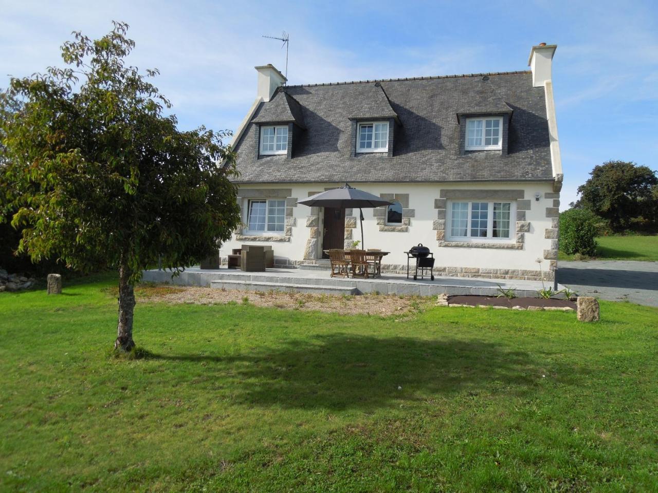 En Bretagne Villa de 2 a 8 Pers Meuble de Tourisme 3 Etoiles Nichee Dans Un Ecrin de Verdure a 2500m de la Plage — 4-Star Luxury Hotel in Ploumilliau, France