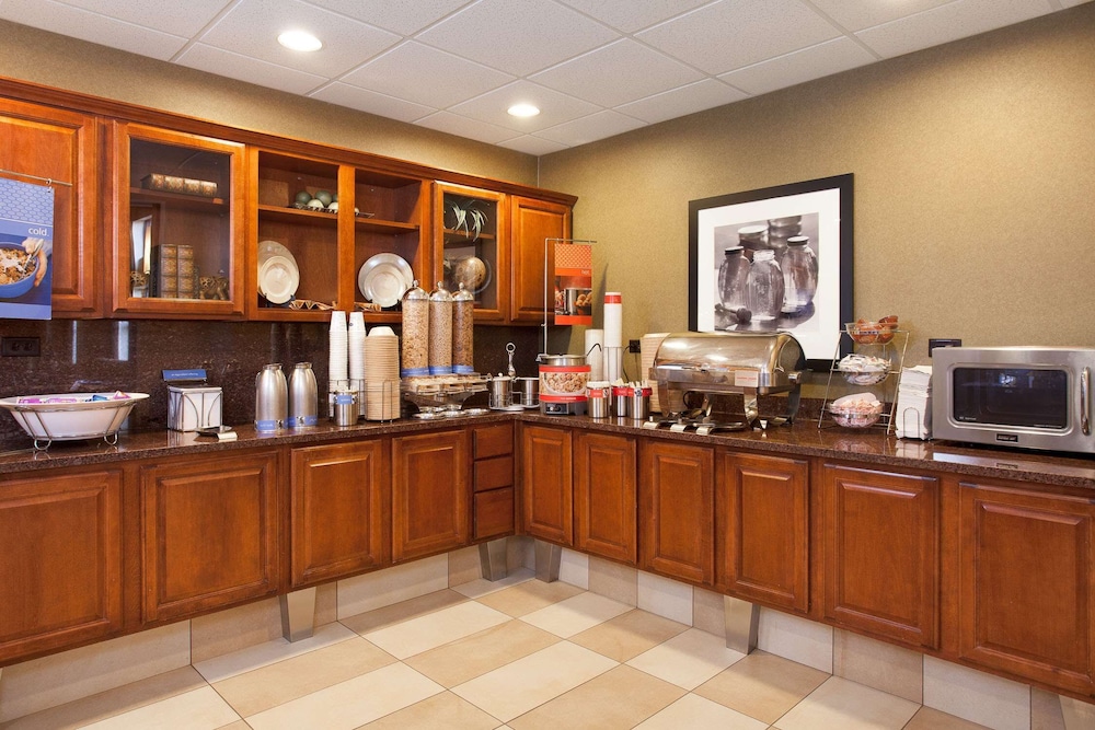 Hampton Inn & Suites Addison - photo 22