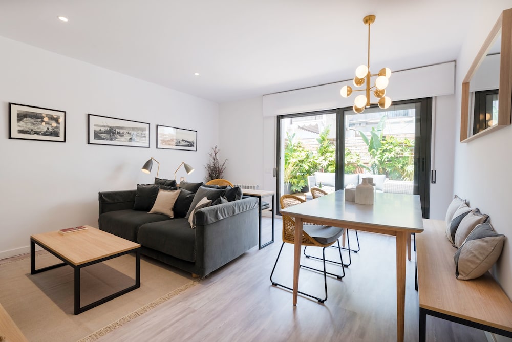 Petit Luxe Dúplex — 4-Star Luxury Hotel in Terrassa, Spain