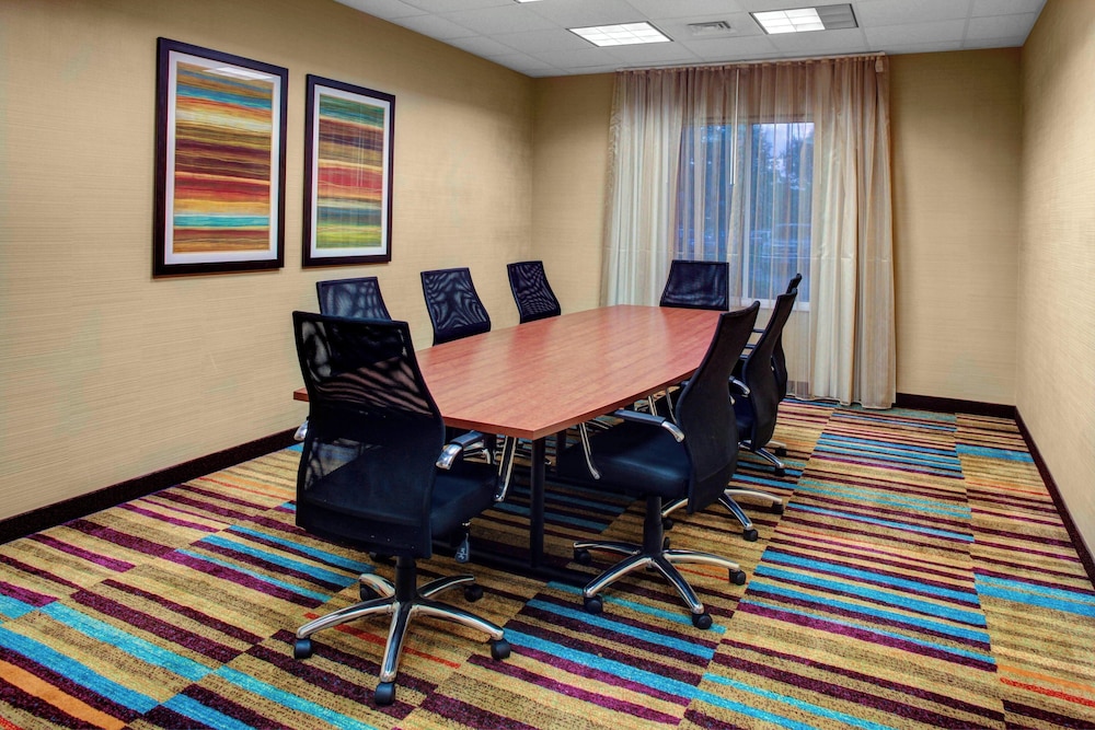 Fairfield by Marriott Inn & Suites Emporia I 95 - photo 33