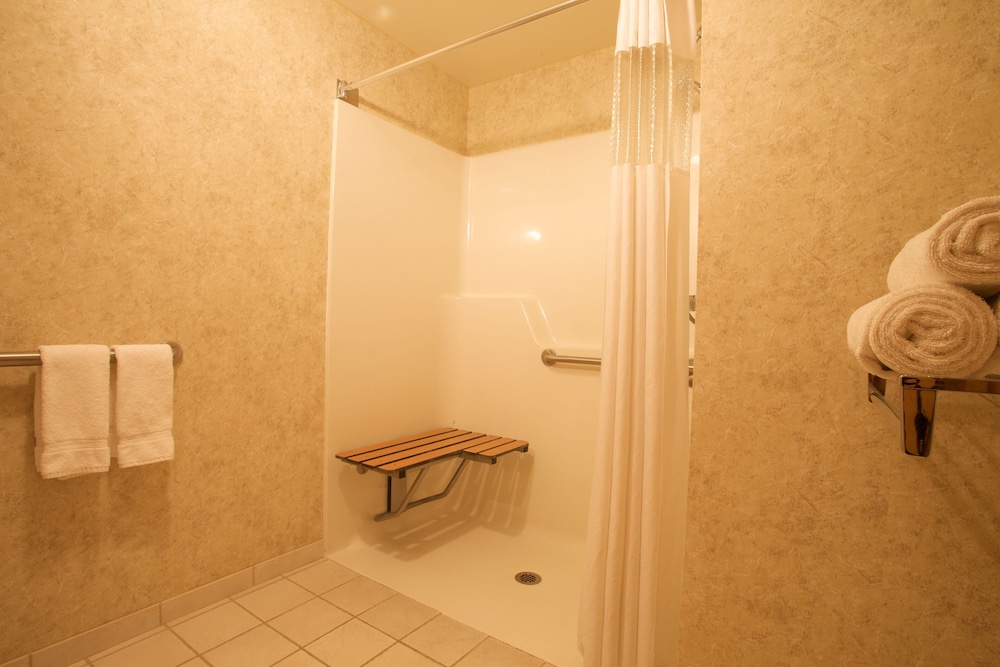 Cousins Country Inn - photo 42